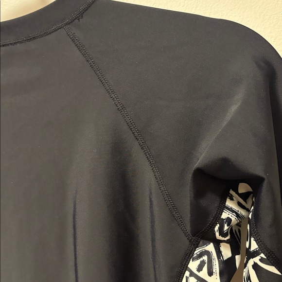 AXESEA Black Rash Guard with White Patterns - Picture 7 of 8